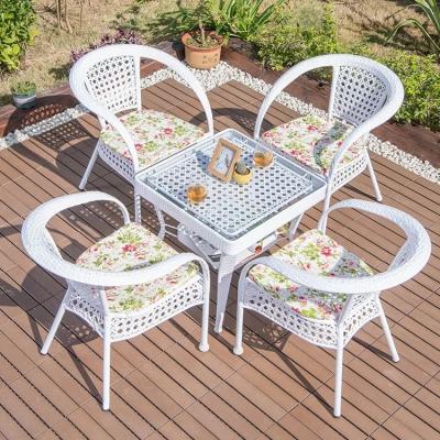 China Modern Wholesale Outdoor Garden Picnic White Portable Plastic Folding Chairs for Events Parties Quantity Top Steel Frame for sale