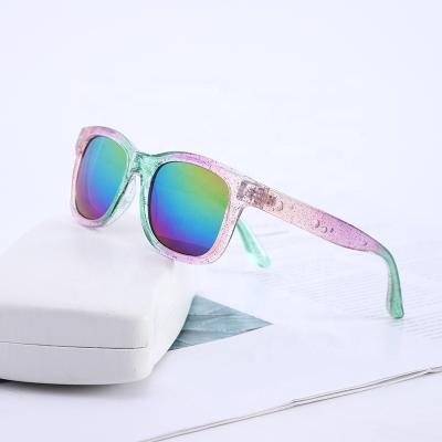 China Yuxun Sunglasses 2022 Fashion Rainbow Unisex Transparent Frame Sunglasses Cheap Classic Wholesale Rivet Logos for sale