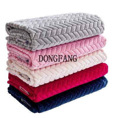 China Home Textile Manufacturer China DONGFANG Anti Pill Luxury Simple Jacquard Fabrics Designs for sale