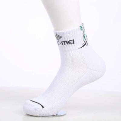 China Lingmei Brand Promotion Badminton Antibacterial Sports Men Skate Socks for sale