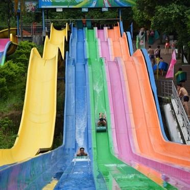 Κίνα 5-10 μέτρα συναρπαστικό Custom Fiberglass Water Park Slide με 8-10mm Flange προς πώληση