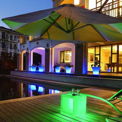 China PPmaterial outdoor waterproof cube garden solar led flower pot lights for decoration for sale