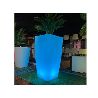 China PE Material Outdoor Waterproof Rechargeable Remote Control Led Light Flower Pot For Garden Decoration for sale