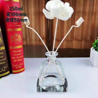 China Fashionable Factory Direct Sale Custom Aroma Reed Diffuser Bottle Glass Bottle Empty Diffuser Bottle With Lid for sale