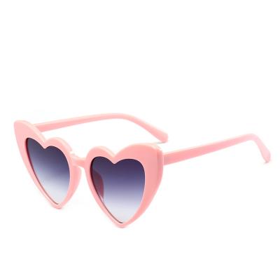 China Wholesale Fashion 2022 Fashion 11 Colors Love Luxury Top Quality Women's Sunglasses Beach Heart Shaped Women Sun Glasses for sale