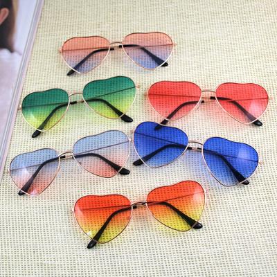 China Fashion Classic Metal Heart Sunglasses Fashion Heart Ocean Women Sunglasses Retro Love Fashion Heart Shaped Sunglasses for sale