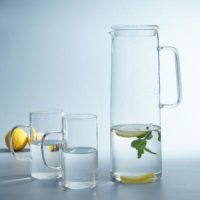 China Mouthblown Pyrex Viable Transparent Fruit Juice Tea Borosilicate Glass Pitcher With Big Handle 1300ml for sale