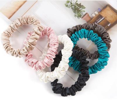 China Custom 100% Silk Scrunchie Soft Scrunchie Stain Wrapping Soft For Women Hair Silk Scrunchies for sale