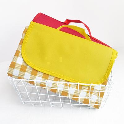 China Wholesale Waterproof Lightweight Goods Family Picnic Beach Outdoor Blanket With Tote Waterproof Camping Mat for sale