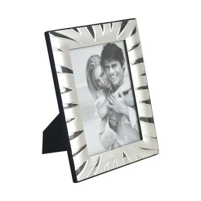 China New Custom Hot Selling Classical/Postmodern Metal Color Picture Frame Profile Easel Stand for sale