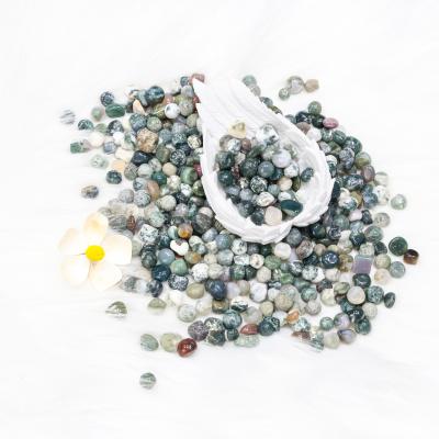 China Feng Shui New Product Healing Chip Crystals Bulk Wholesale Tumbled stones Moss Agate Chips With Best quality for sale