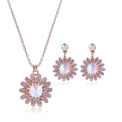 China Hot Selling CLASSIC Two Piece Sunflower Alloy Diamond Electroplating Set Bling The Necklace Set Diamonds Necklace Set for sale