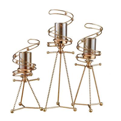 China Newest Design Candlelight Creative Wrought Iron Candle Holder Amazon Retro Romantic Golden Candle Holder for Home Decoration for sale