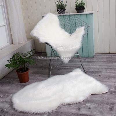 China Anti-slip High Quality White Faux Fur Shaggy Oval Sheepskin Area Rug Throw Blanket For Home for sale