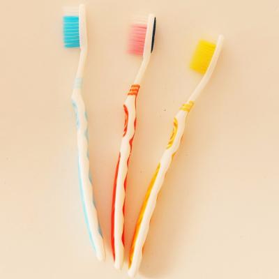 China 2018 China Economic Toothbrush Dental Kit Toothbrush For Hotel With Soft Home Bristle for sale