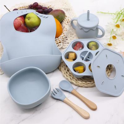 China Baby Non-Toxic Silicon Feeding Products Set Baby Bibs Snack Cup Silicone Bowl And Spoon Set Baby Food Container Silicone Dinnerware Set for sale