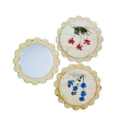 China Art Natural Handmade Personalized Dry Flower Folk Design Bamboo Mirror for Makeup for sale