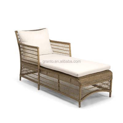 China Weather Resistant Comfortable Outdoor Pool Side Rattan Furniture Sun Lounger for sale