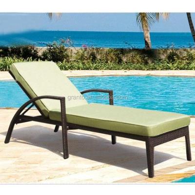 China Cheap Weather Resistant Rattan Furniture Sun Lounger Outdoor Sofa Couch Wicker Garden Daybed for sale