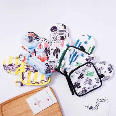 China Wholesale Manufacturers Printed Border Creative Hot Pad Heat Insulation Pad Microwave Kitchen Glove Tray Pad Two Sets for sale