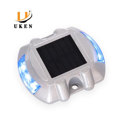 Cina Aluminum Waterproof Solar Traffic Cat Eye Light Price Steel Road Street Stud Metal Pavement Mark Light Road Spike With Led in vendita