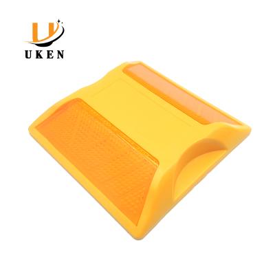 China Traffic Warning Yellow ABS Plastic Reflective Road Stud Amber Cat Eye Reflector Road Spike for sale