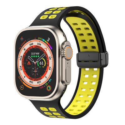 China Hand Warm Suitable For Apple Watch 38/40/41mm 42/44/45/49mm Ultra Apple Magnetic Folding Buckle Two-Color Silicone Strap for sale