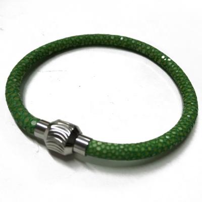 China Magnetic Loop Leather Bracelet Simple Casual / Sporty Stingray Green Leather Wristband for sale