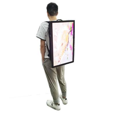 China Advertising Player High Brightness 27 Inch Outdoor Backpack Display Board Digital Screen Rechargeable Battery Walking Display Board for sale