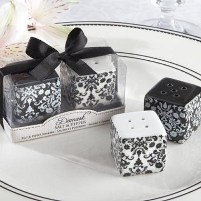 China Ceramic Wedding Favors Elegant Damask Ceramic Salt And Pepper Shakers for sale