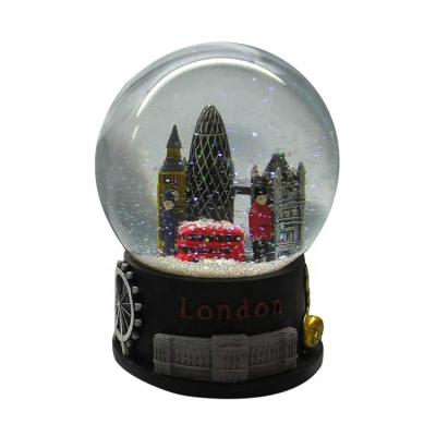 China High Quality Promotional Souvenirs 3D Souvenirs High Quality Custom Tourist Resin Gift Design Europe Country Handmade Snowball Globe for sale