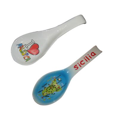 China Hot Selling Europe Cheap Price Tourist Souvenirs Ceramic Souvenir Spoon Rest For Home Decoration for sale