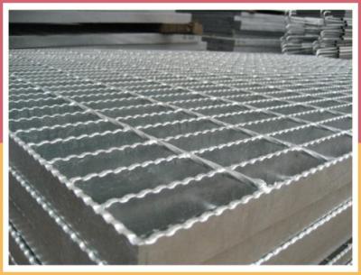 China Anti Slip Galvanized Steel Grating 15mm 20mm Serrated Metal Grating for sale