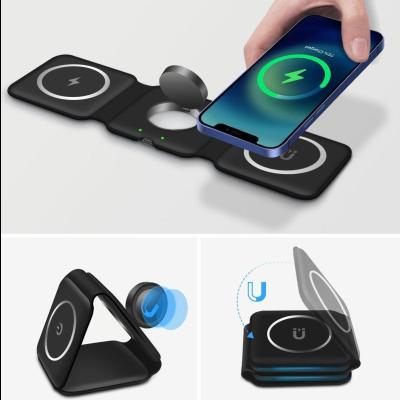 Cina Caricabatterie senza fili pieghevole da 15W con supporto per telefono Qi magnetico 3 in 1 in vendita