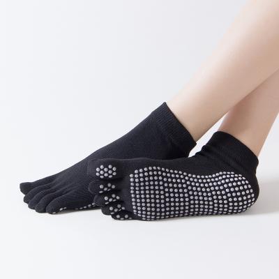 China Wholesale QUICK DRY Gym Dance Sport Five Fingers Trampoline Socks Non Slip Warm Fitness Dots Color Women Yoga Toes Socks for sale