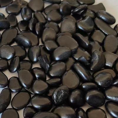 China Modern Wholesale Colorful White Pea Gravel Pebble Stones Pebble /black Colored Pebbles for sale