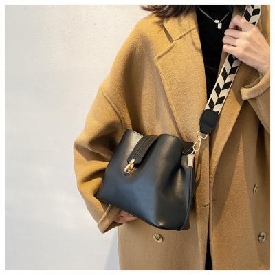 China Fashion Trending Wholesale Vegan Leather Purses and Handbags for Women for sale