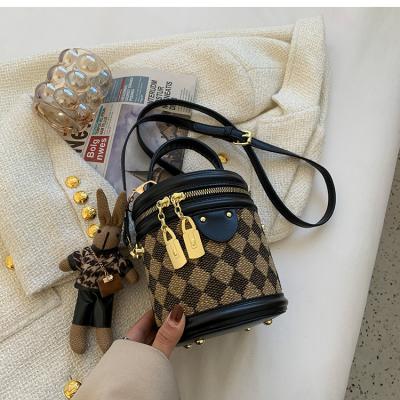 China Fashion Luxury Unique Chain Bags Women Rhinestone Handbags Ladies for sale