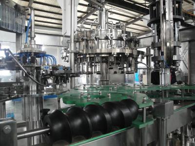 China El PLC controla la máquina de rellenar del alcohol eléctrico para el barril y embotella 12000BPH en venta