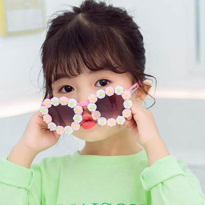 China 2022 New Cute Cartoon Flower Children's Sunglasses Children's Sunflower Glass Small Round Sun Glass Boys Girls Shades for sale