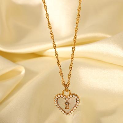 China Vintage Exquisite Natural White Zirconia Pearl Keyhole Shape Shell Heart Necklace Stainless Steel Figaro Chain Necklace for sale