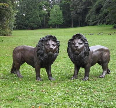 China Europe Bronze Antique Lion Sculpture Life Size Metal Bronze A Pair Lion Statues For Garden for sale