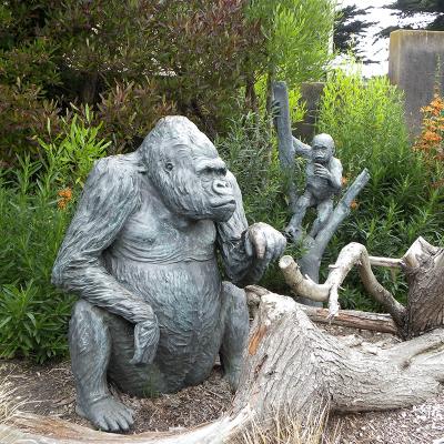 China Europe Zoo Decor Metal Casting Big Size Gorilla Bronze Sculpture For Sale for sale