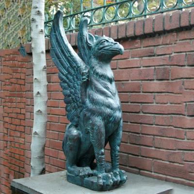 China Brass Bronze Garden Griffin Statue With Wing Europe Famous Park Yard Metal Sculpture Outdoor for sale