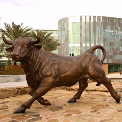 China Europe Famous Outdoor Decoration Life Size Animal Bronze Bull Statue Copper Cattle Sculpture For Garden for sale