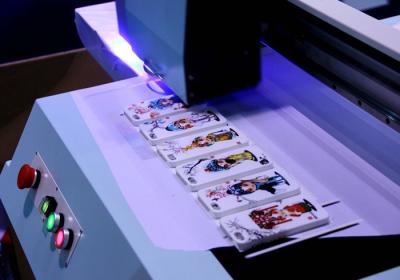 China Hete Verkoop Kleine Digitale UV Flatbed Printer voor Telefoongeval Te koop