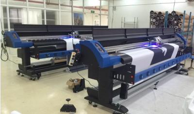 China Epsondx7 LEIDENE UVprinter 1700mm van Inkjet met CMYK en Wit/Grossy-inkt Te koop