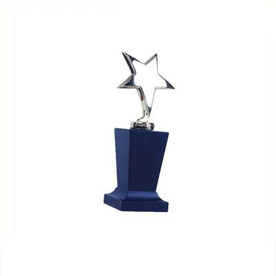 China Promotion Love Theme Metal Trophy, Special Design Baby Souvenir Newborn Trophy for sale