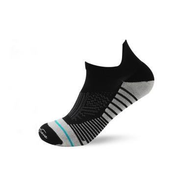 China Breathable Fashion Sports Men Trend Sports Wholesale Hot Selling Running Socks Hiking Socks for sale