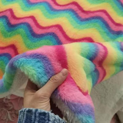 China Cationic Super Cozy Cashmere Cashmere Plaid Wool Comforter Flannel Jacquard Faux Fur Wearable Blanket For Bed for sale